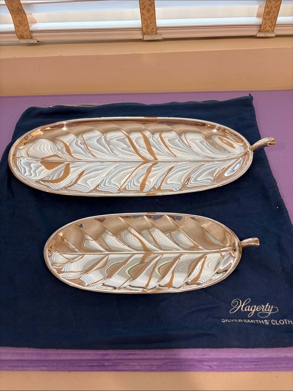 Set of 2 International Silver Decorative Leaf Trays 10”, 16”